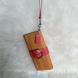 Rare Coach Soho Leather Buckle
Clutch/Wristlet - Two-Tone (FIRM PRICE )